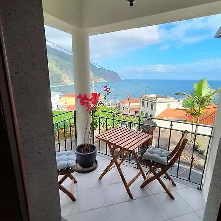 North Madeira Хостел Сейшал