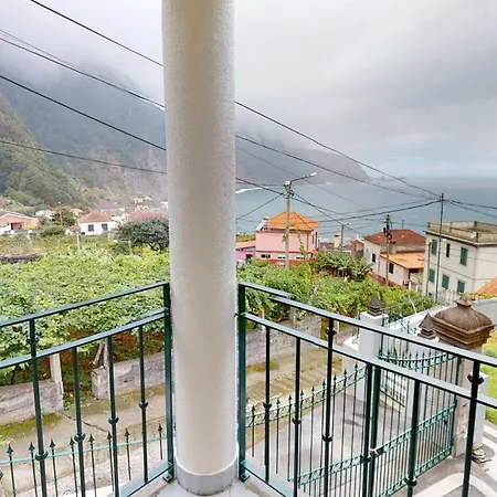 North Madeira Hostel *